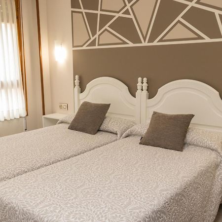 Hotel Plaza Onís エクステリア 写真