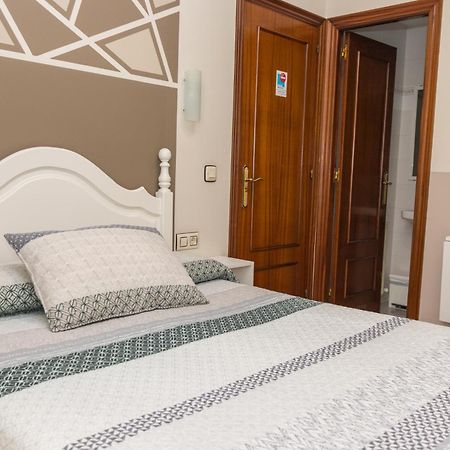 Hotel Plaza Onís エクステリア 写真