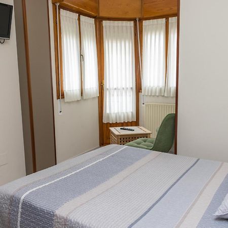 Hotel Plaza Onís エクステリア 写真