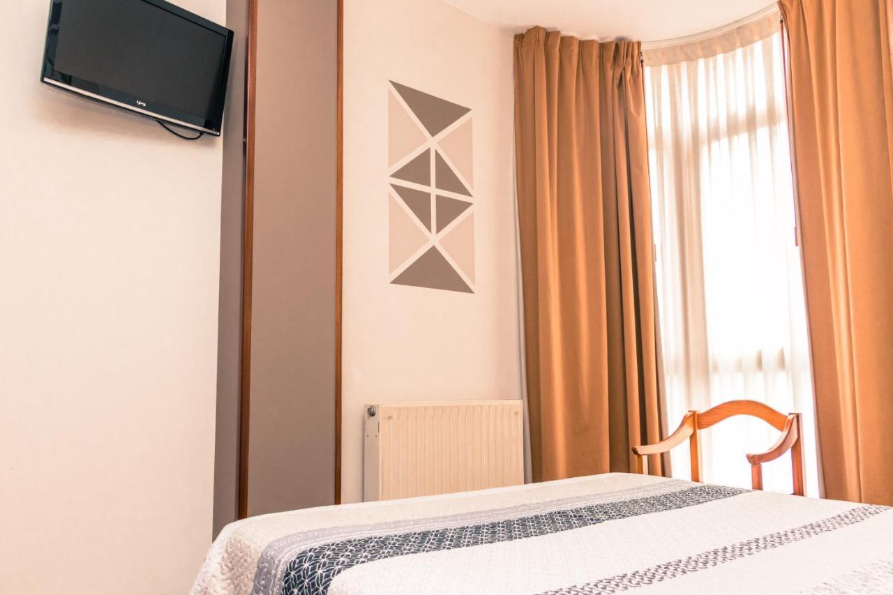 Hotel Plaza Onís エクステリア 写真
