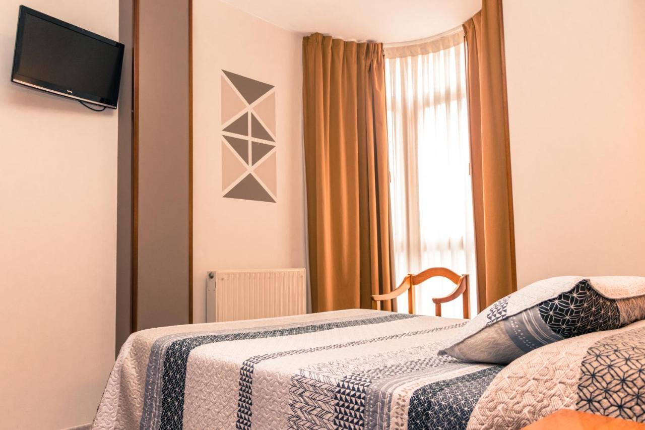 Hotel Plaza Onís エクステリア 写真