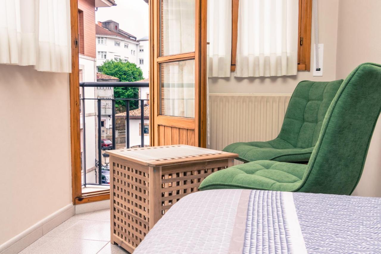 Hotel Plaza Onís エクステリア 写真