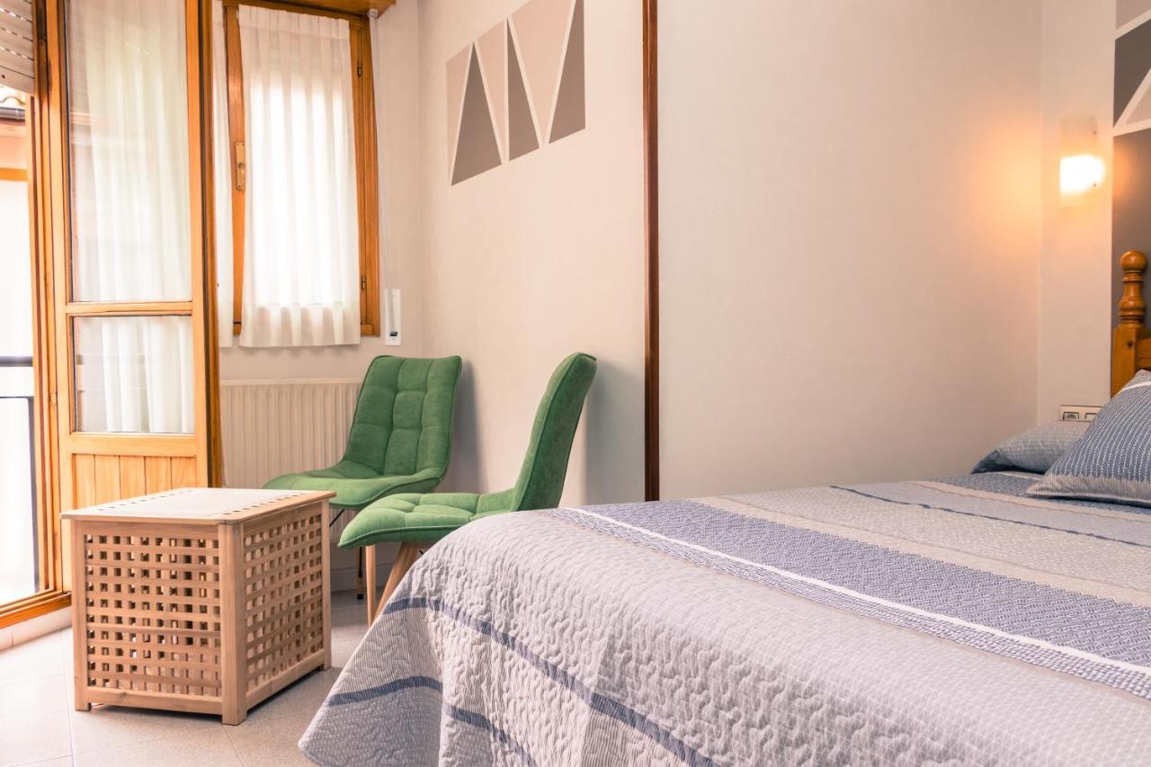Hotel Plaza Onís エクステリア 写真