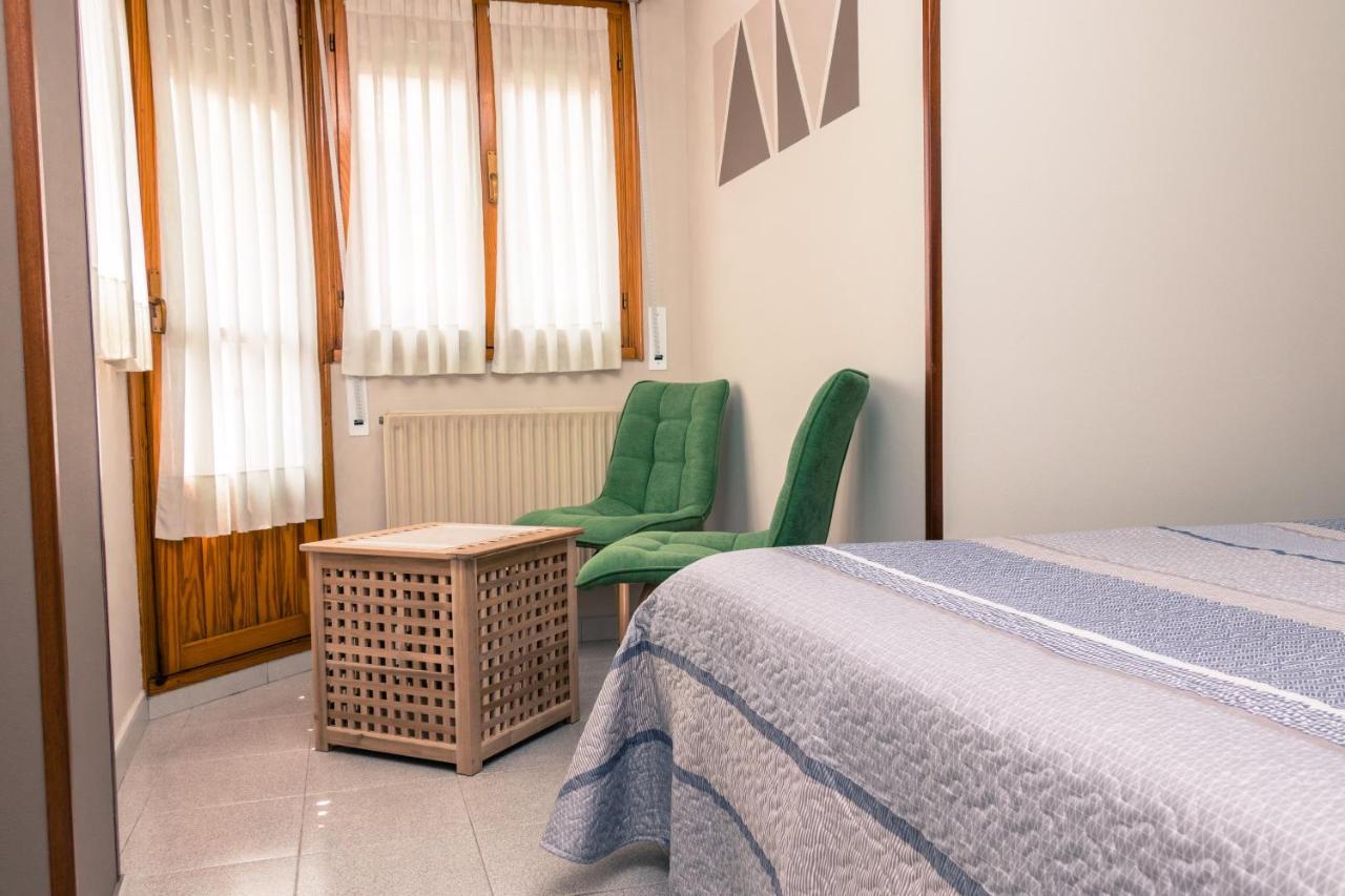 Hotel Plaza Onís エクステリア 写真
