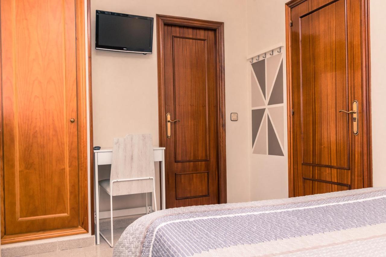 Hotel Plaza Onís エクステリア 写真