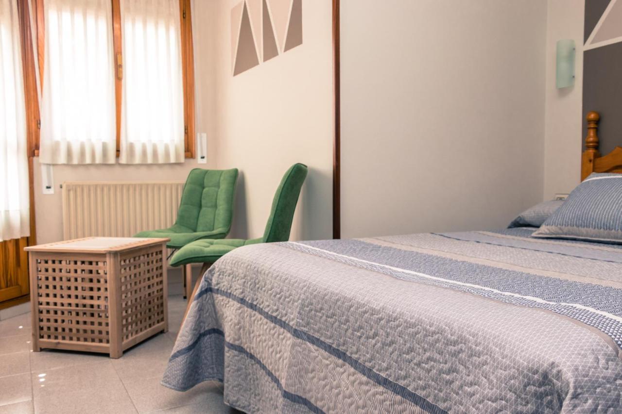 Hotel Plaza Onís エクステリア 写真