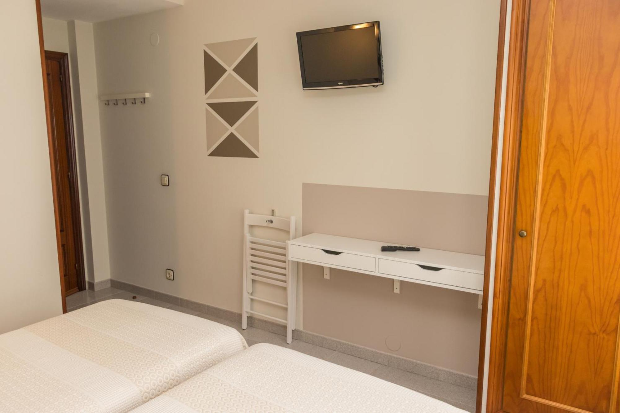 Hotel Plaza Onís エクステリア 写真