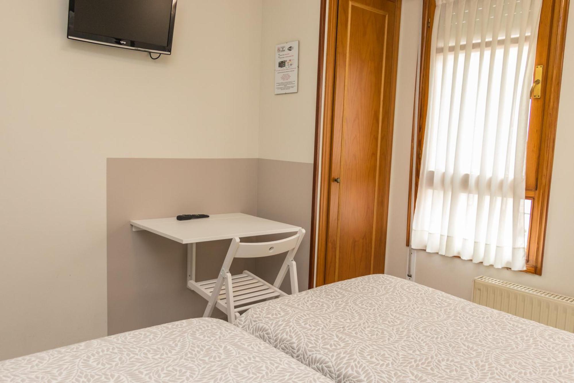 Hotel Plaza Onís エクステリア 写真