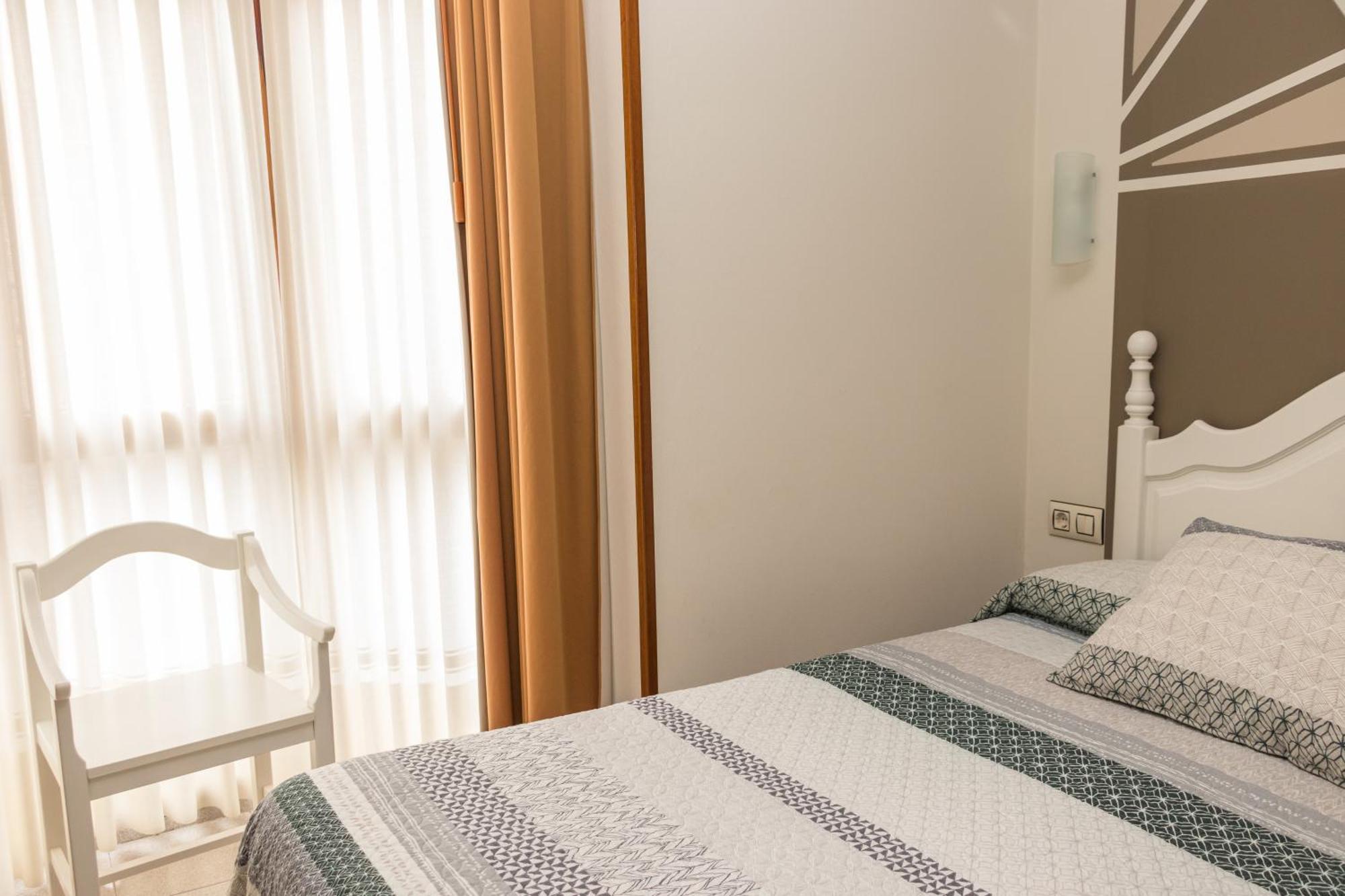 Hotel Plaza Onís エクステリア 写真
