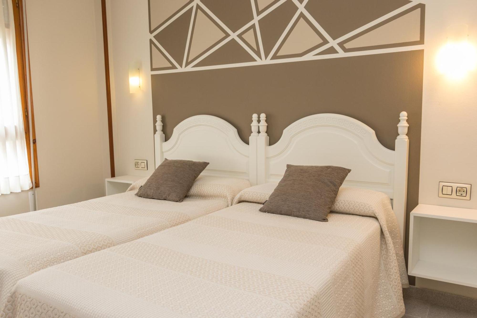 Hotel Plaza Onís エクステリア 写真