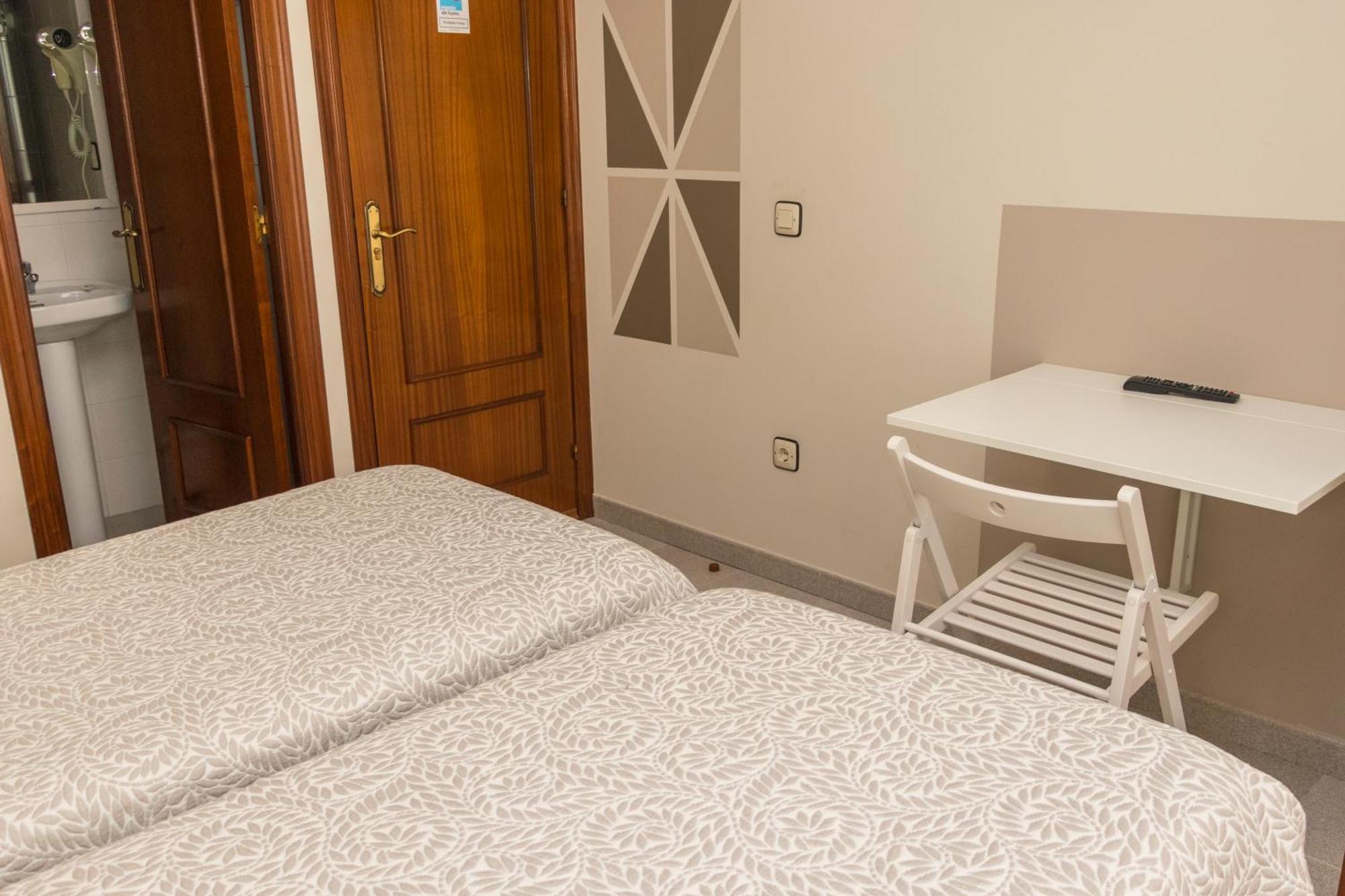 Hotel Plaza Onís エクステリア 写真