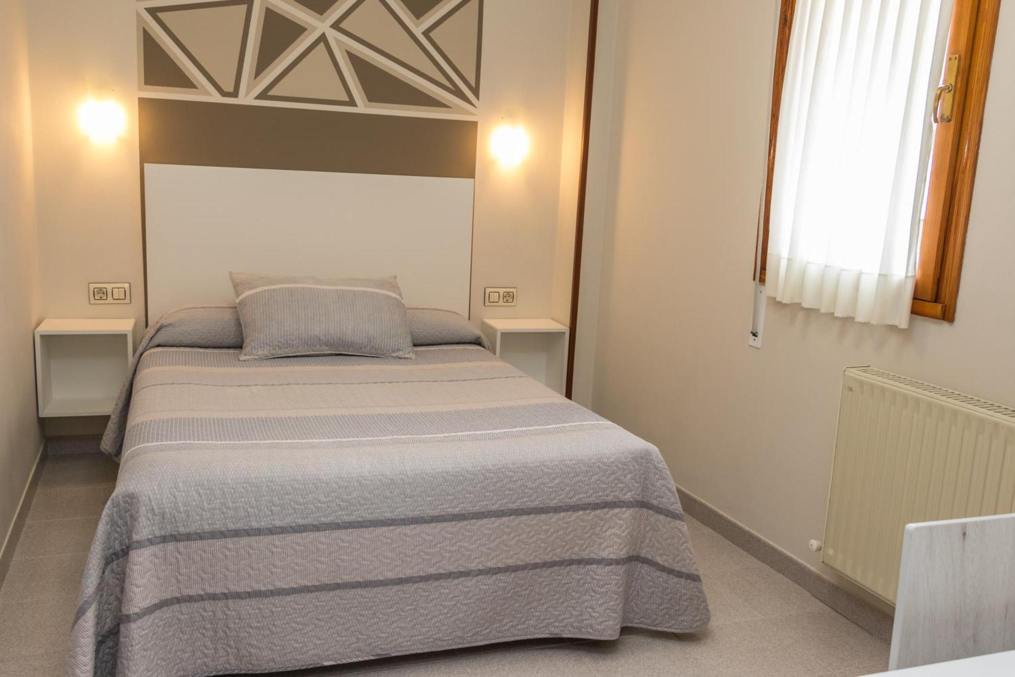 Hotel Plaza Onís エクステリア 写真