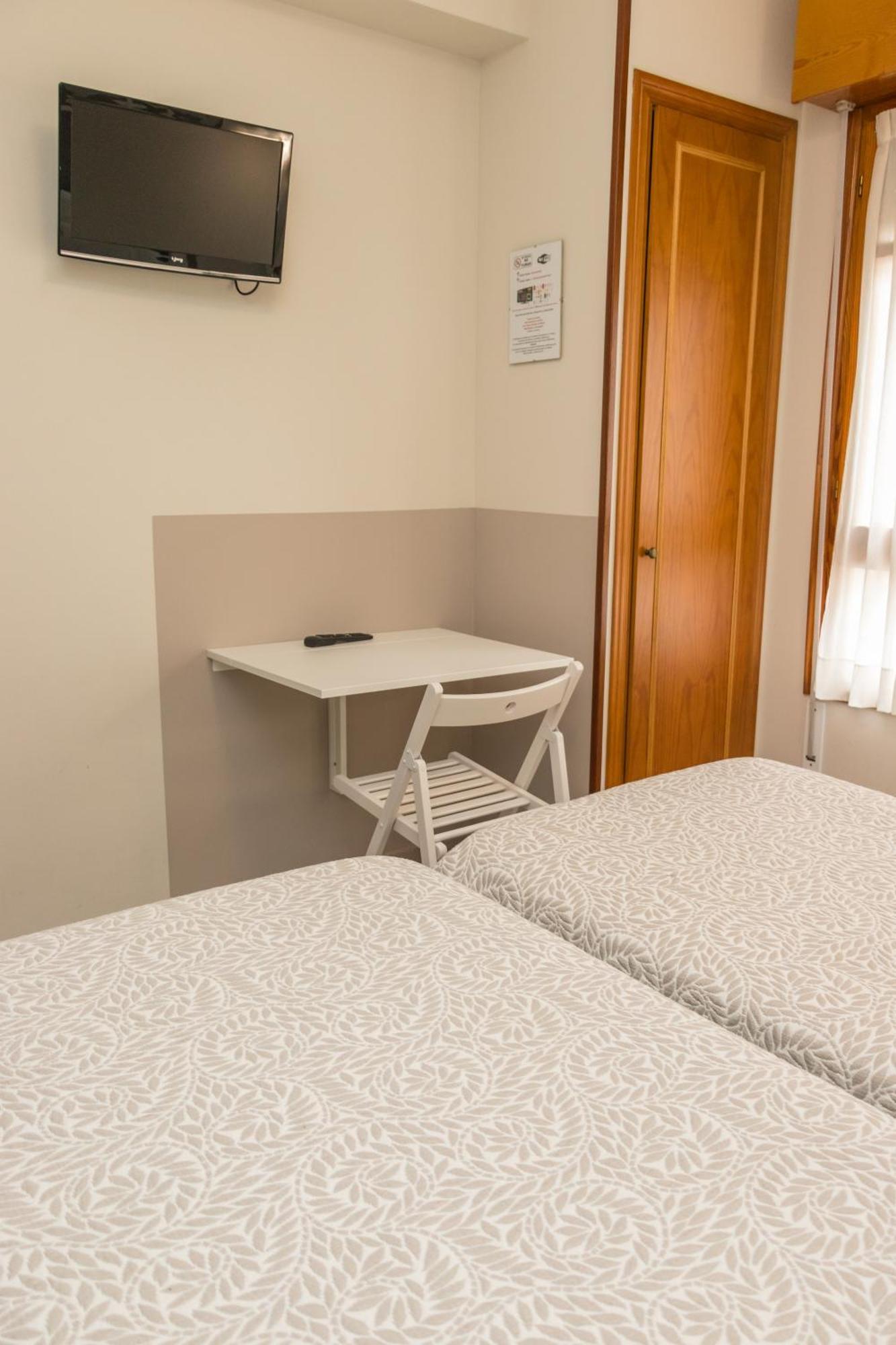 Hotel Plaza Onís エクステリア 写真