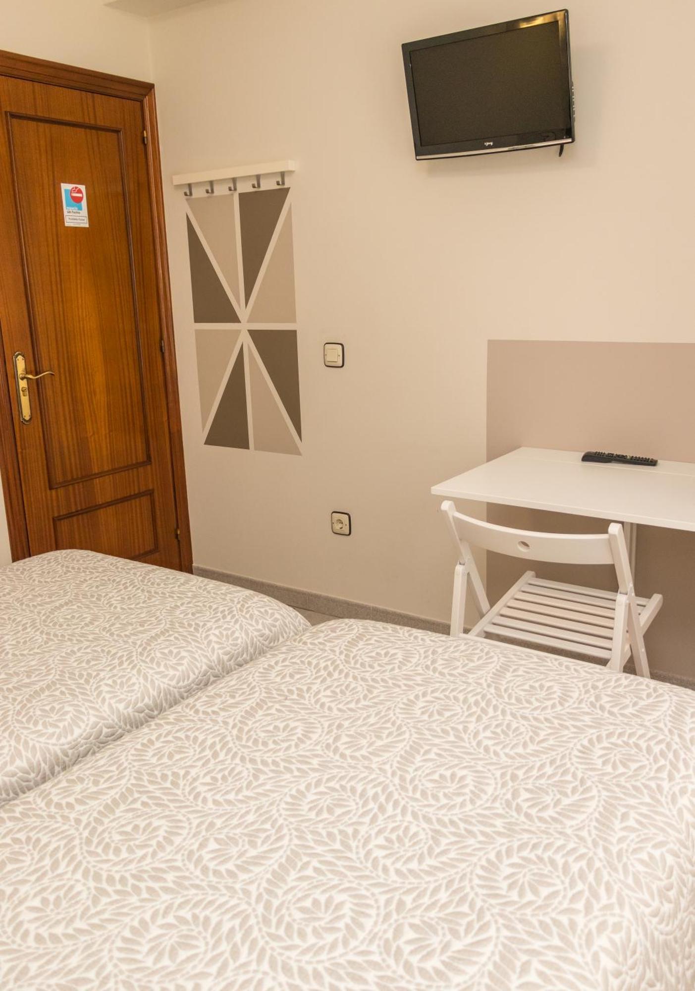 Hotel Plaza Onís エクステリア 写真
