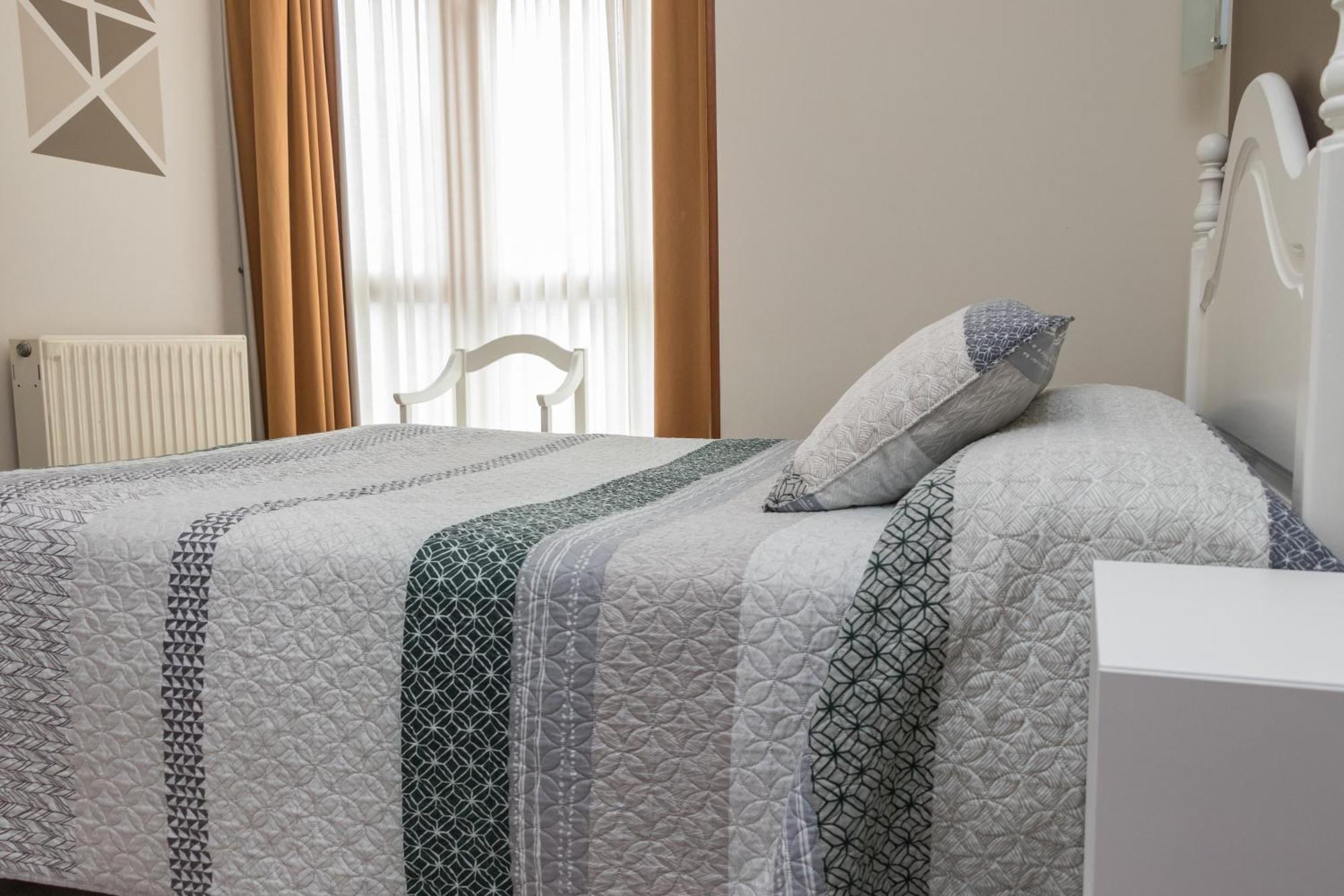 Hotel Plaza Onís エクステリア 写真