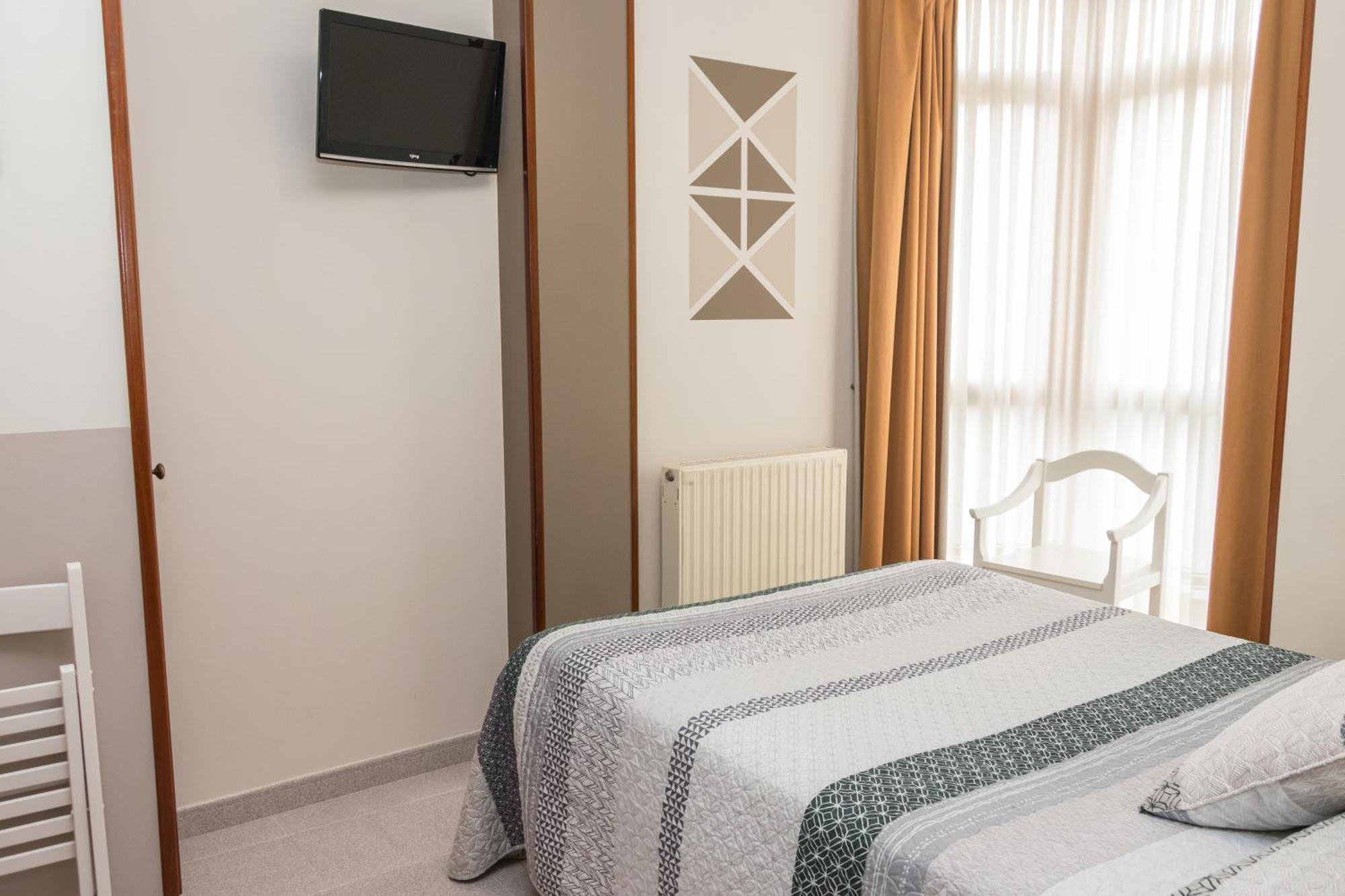 Hotel Plaza Onís エクステリア 写真