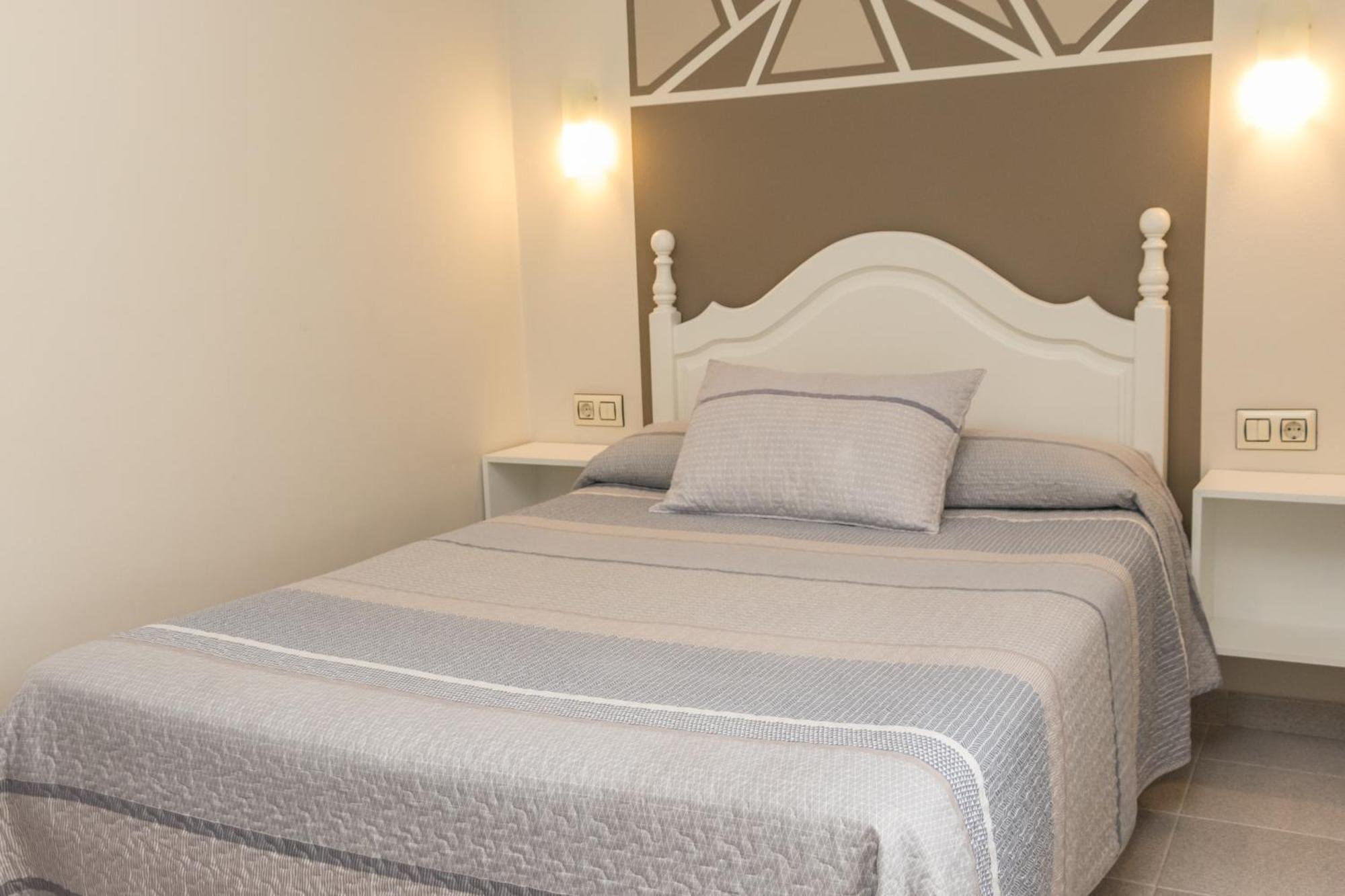 Hotel Plaza Onís エクステリア 写真