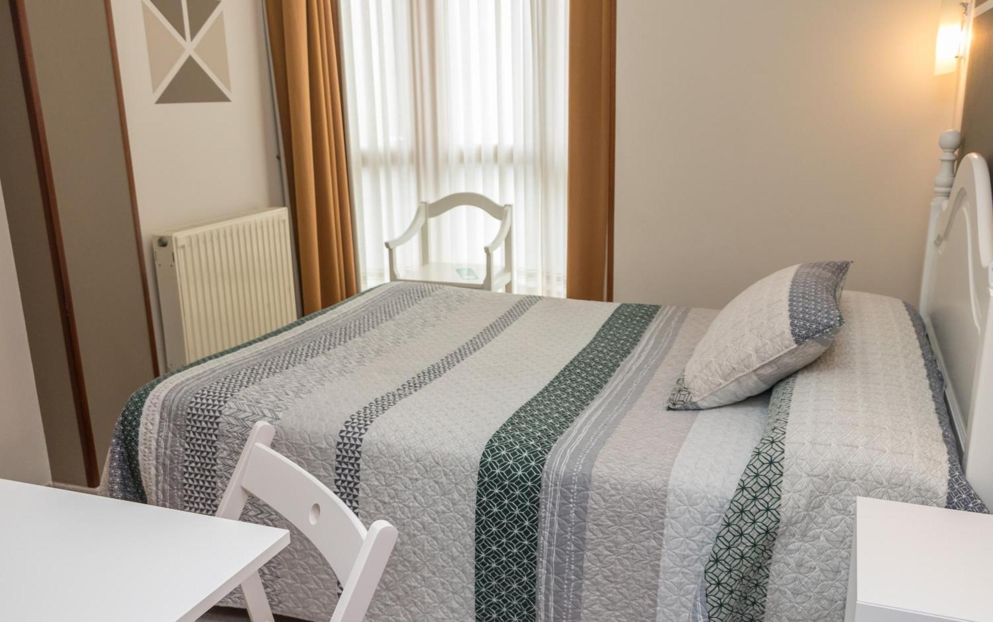 Hotel Plaza Onís エクステリア 写真