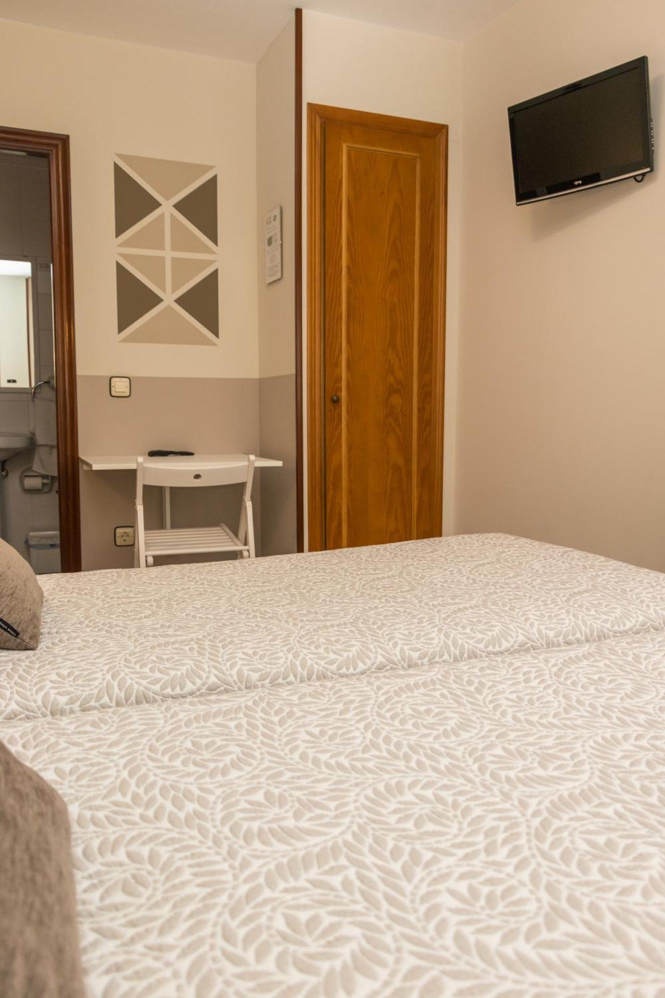 Hotel Plaza Onís エクステリア 写真