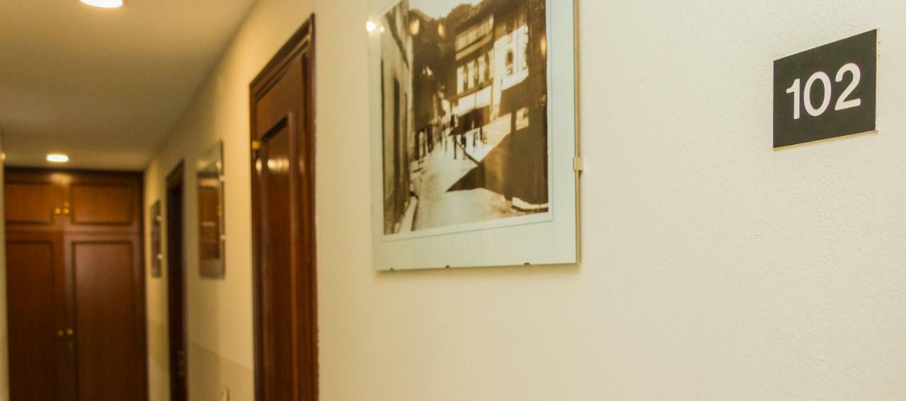 Hotel Plaza Onís エクステリア 写真