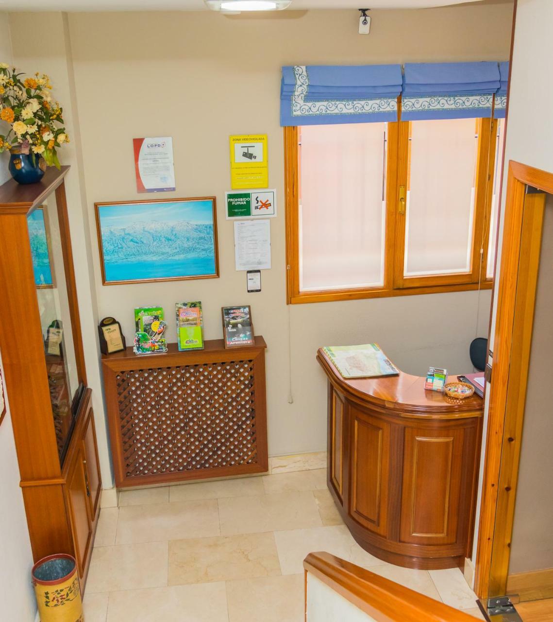 Hotel Plaza Onís エクステリア 写真