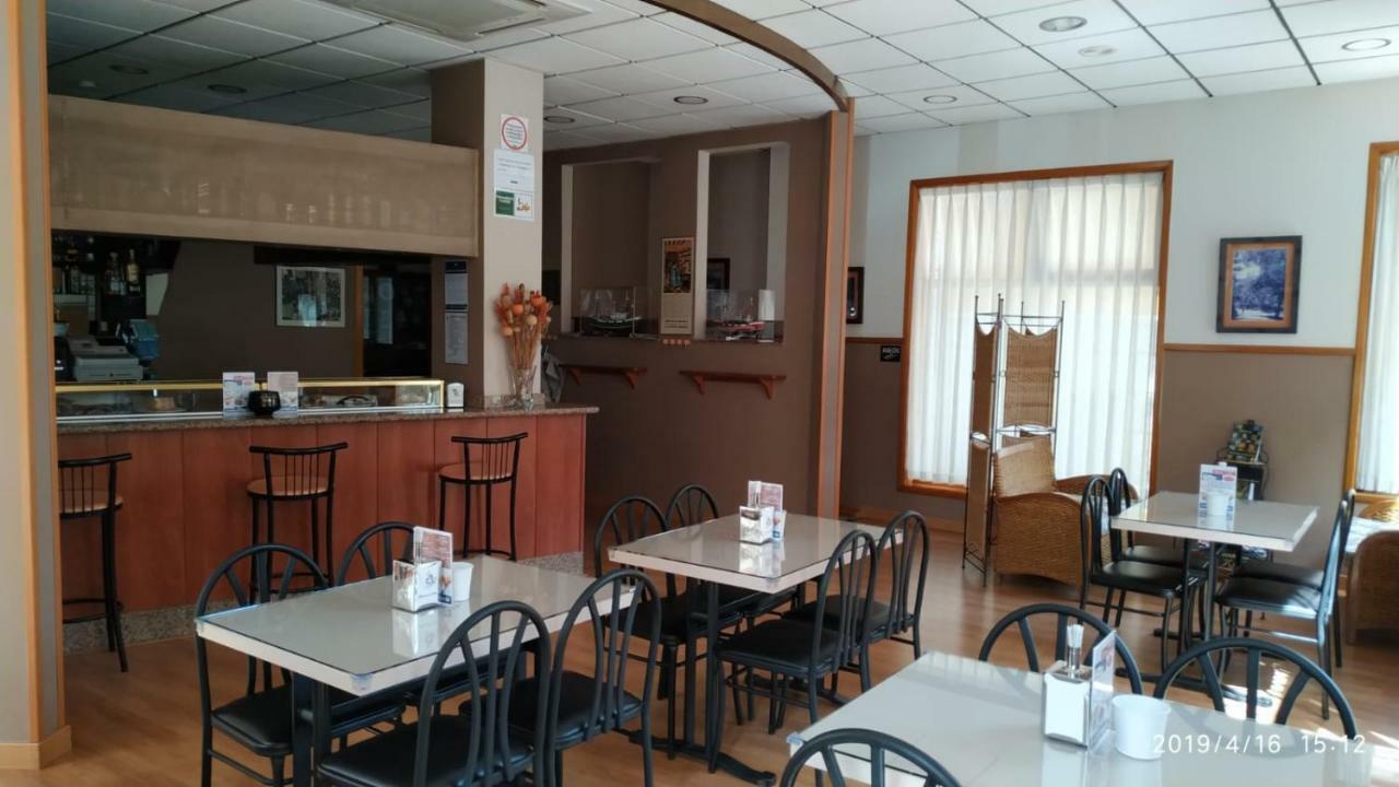 Hotel Plaza Onís エクステリア 写真